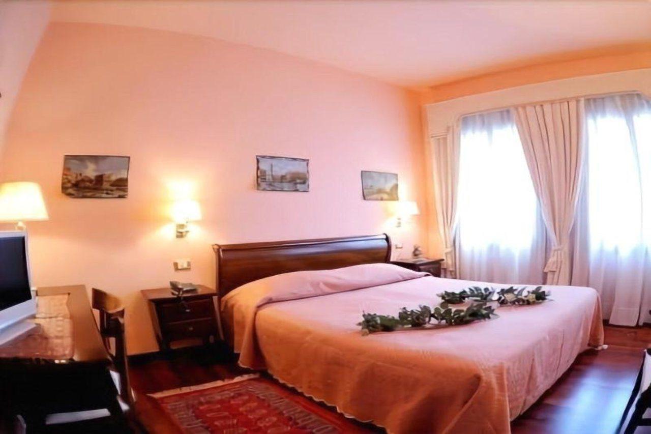 Villa Crispi Mestre Exterior foto